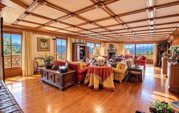 Center Crans :Stunning 7.5-Room Apartment with Panoramic Views in Crans-Montana 3