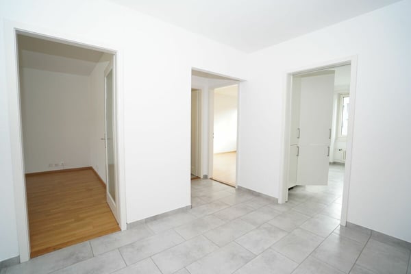 Helle 4-Zimmerwohnung im Iselin-Quartier 7