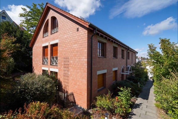 Renoviertes, familienfreundliches Einfamilienhaus mit Garten in Binningen 2