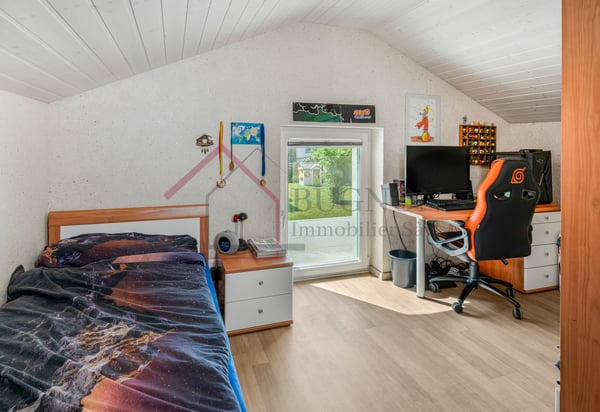 VILLA INDIVIDUELLE RÉNOVÉE DE 5.5 PIÈCES AVEC GRAND JARDIN 9