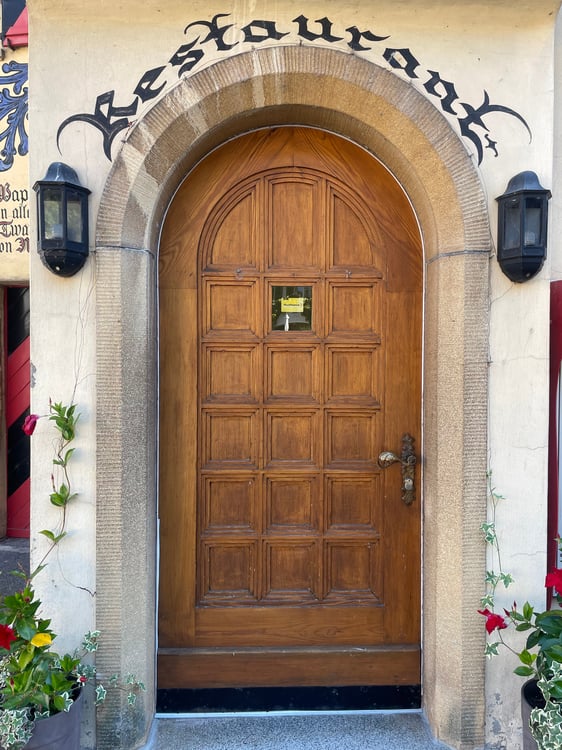 Immeuble d'habitation et restaurant à vendre à Twann 2