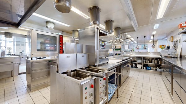 Immeuble d'habitation et restaurant à vendre à Twann 8