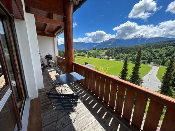 Charmante 3.5-Zimmer-Maisonette-Wohnung mit Panoramablick in Flims Dorf 3