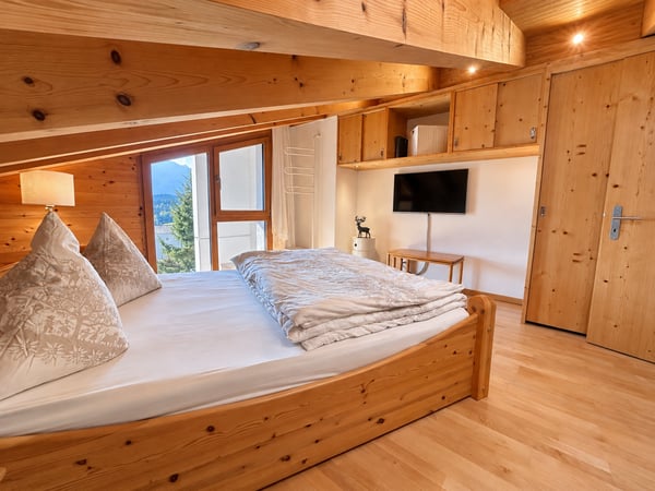 Charmante 2.5-Zimmer-Maisonette-Wohnung mit Bergpanorama in Flims-Dorf 10