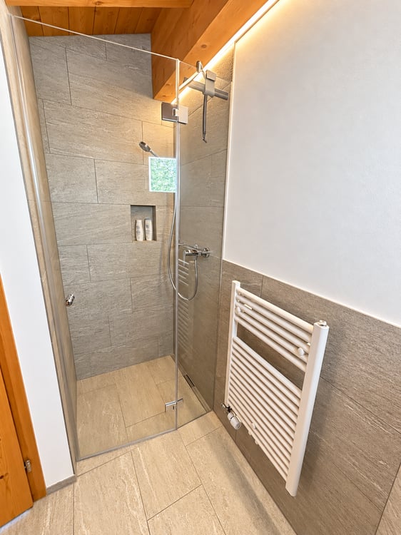 Charmante 2.5-Zimmer-Maisonette-Wohnung mit Bergpanorama in Flims-Dorf 13