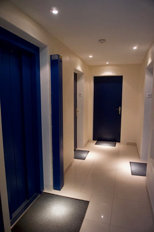 Appartement 2 pièces rénové avec vue, calme et bien situé à La Chaux-de-Fonds 3