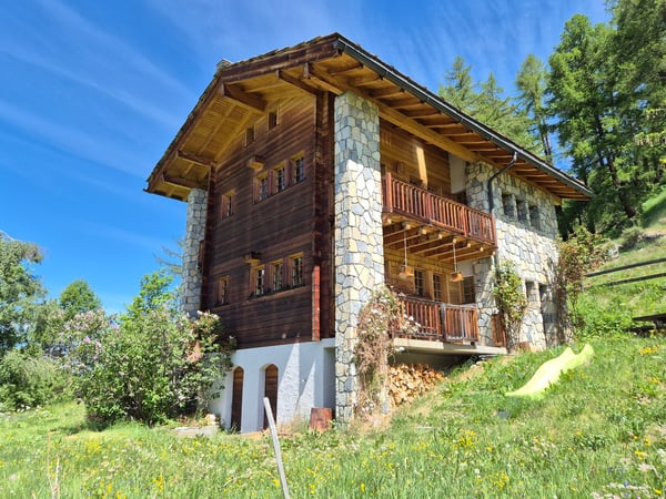 Chalet de caractère à Villa (Evolène) - Vue panoramique - Ensoleillement maximal 1