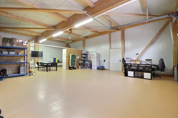 Dépôt-atelier moderne à Enney - Idéalement situé près de Bulle 7