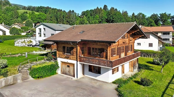 Chalet authentique en madrier de 6 pièces à Pringy 2