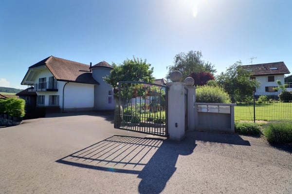 Magnifique maison de maître à Noreaz (340 m2) 8