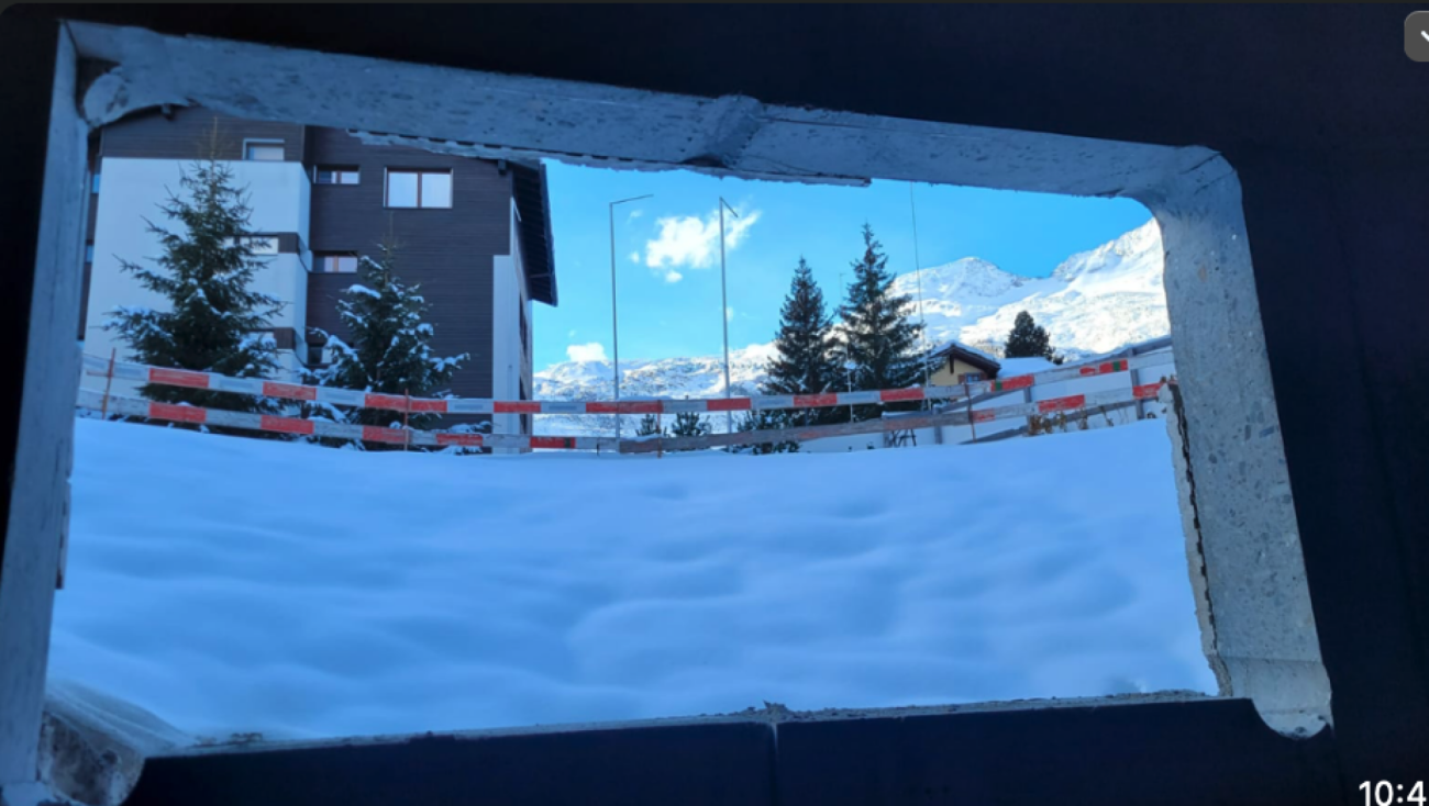 Residence du Glacier in una posizione centrale e tranquilla. T5. La vista da questo appartamento seminterrato è limitata.