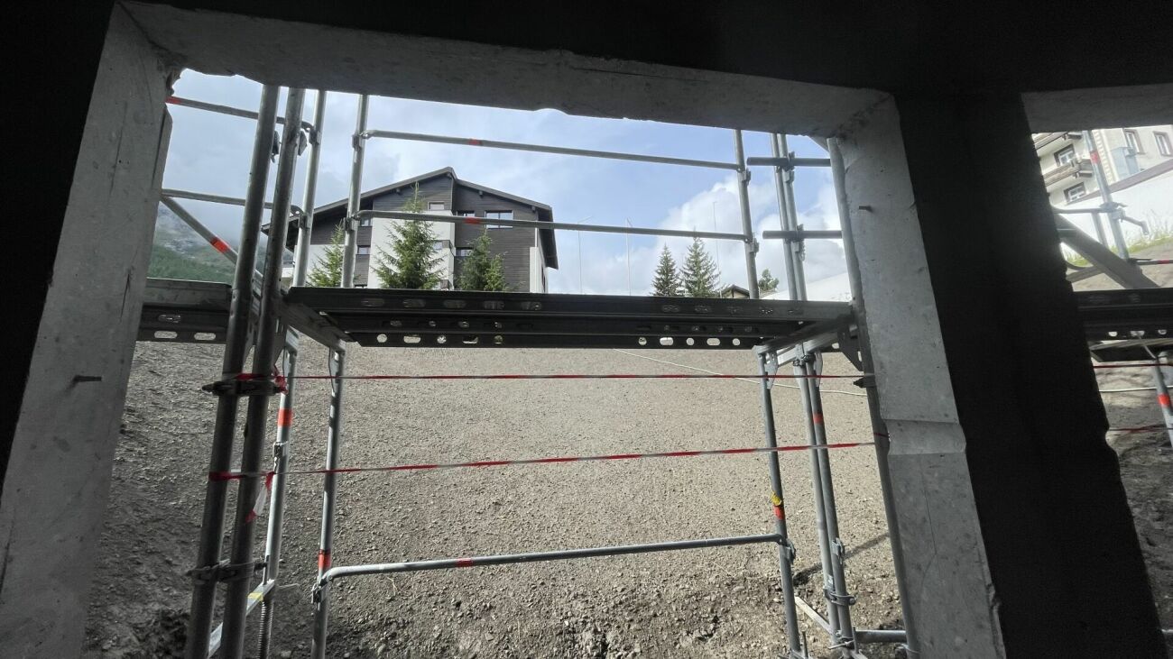 Residence du Glacier in una posizione centrale e tranquilla. T5. La vista da questo appartamento seminterrato è limitata.