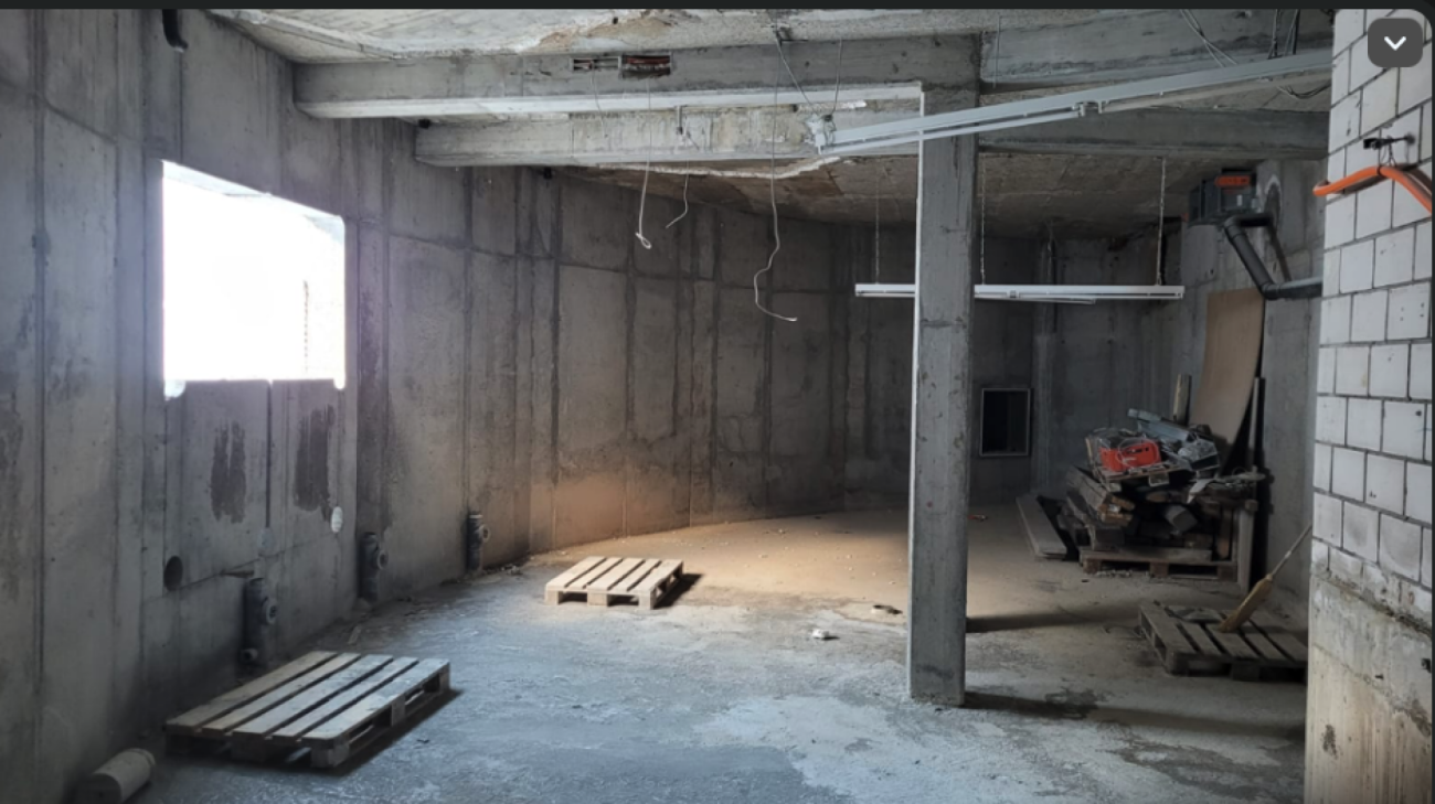 Residence du Glacier in una posizione centrale e tranquilla. T5. La vista da questo appartamento seminterrato è limitata.