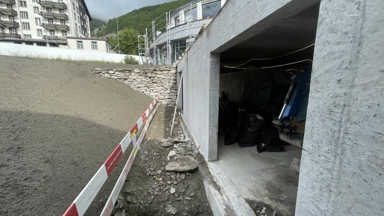 Residence du Glacier in una posizione centrale e tranquilla. T5. La vista da questo appartamento seminterrato è limitata.