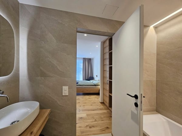 Silberdistel in der sonnigen Wildi Grossus Moos. Gartenwohnung. 6