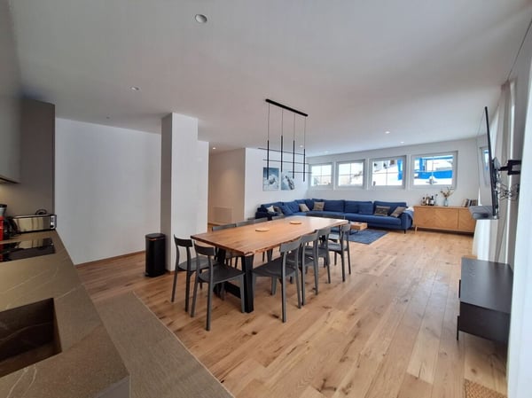 Silberdistel in der sonnigen Wildi Grossus Moos. Gartenwohnung. 3