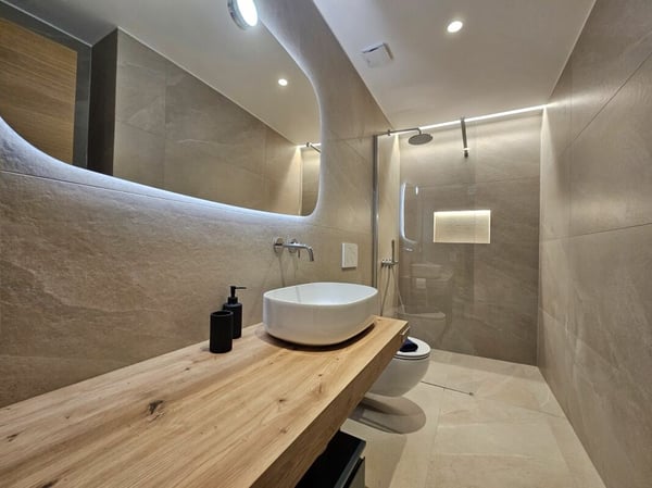 Silberdistel in der sonnigen Wildi Grossus Moos. Gartenwohnung. 12