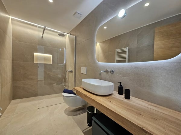 Silberdistel in der sonnigen Wildi Grossus Moos. Gartenwohnung. 7