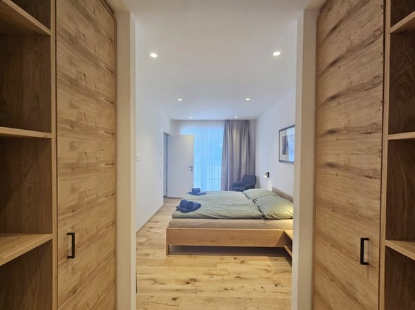 Silberdistel in der sonnigen Wildi Grossus Moos. Gartenwohnung. 5