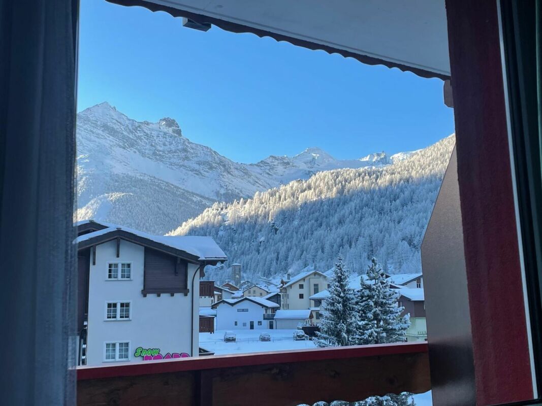 Primavera Saas-Grund neue Attikawohnung. Wellness im Haus.