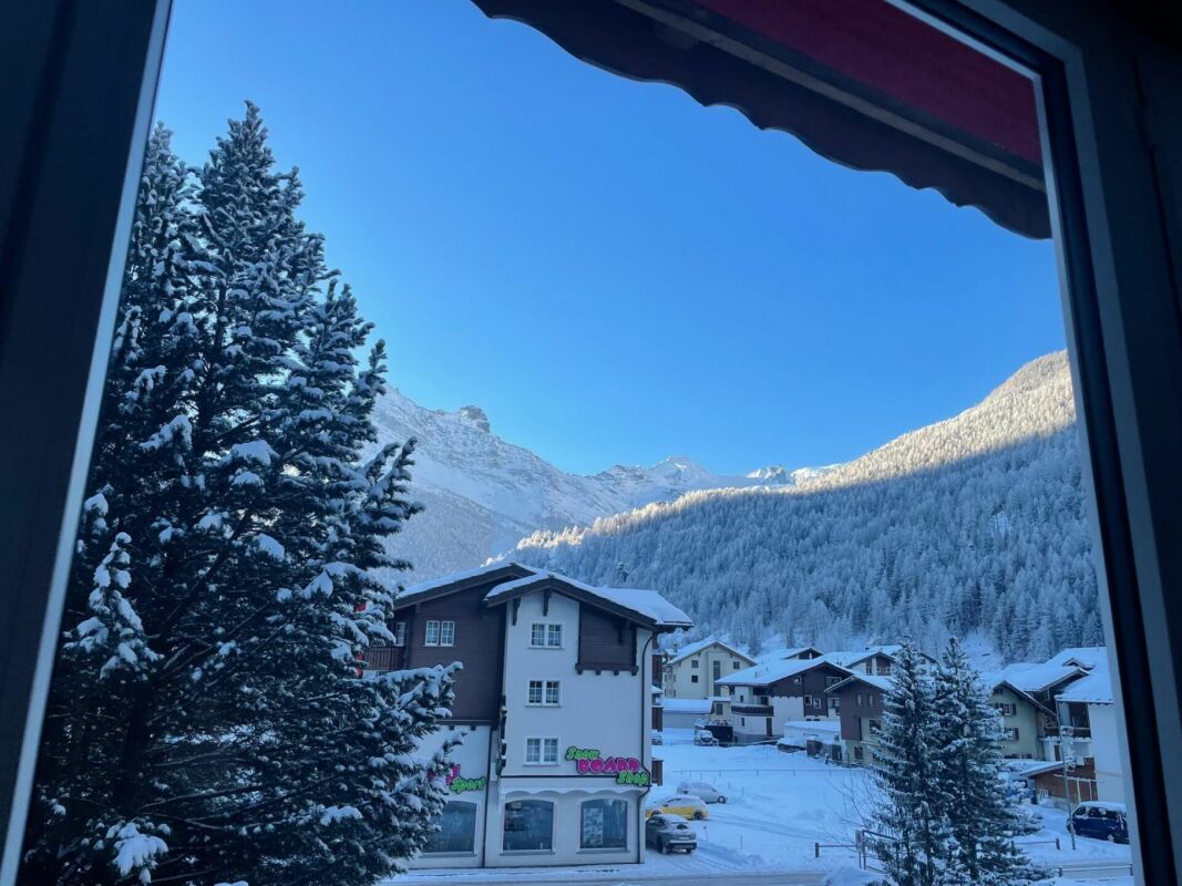 Primavera Saas-Grund neue Attikawohnung. Wellness im Haus.
