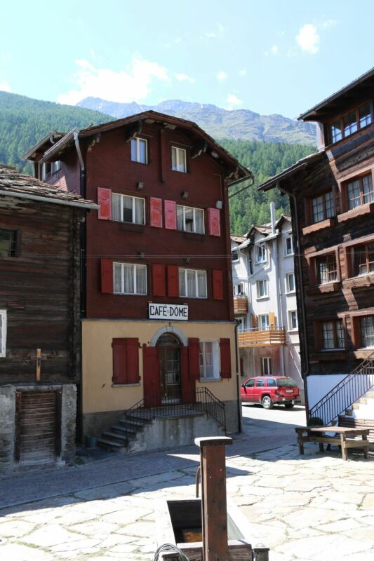 Appartamento di 2.5 locali nel vecchio Café du DOM a Saas-Grund VS