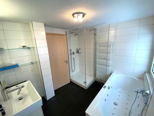 Schönegg sehr komfortable 5.5 Zimmerwohnung 8