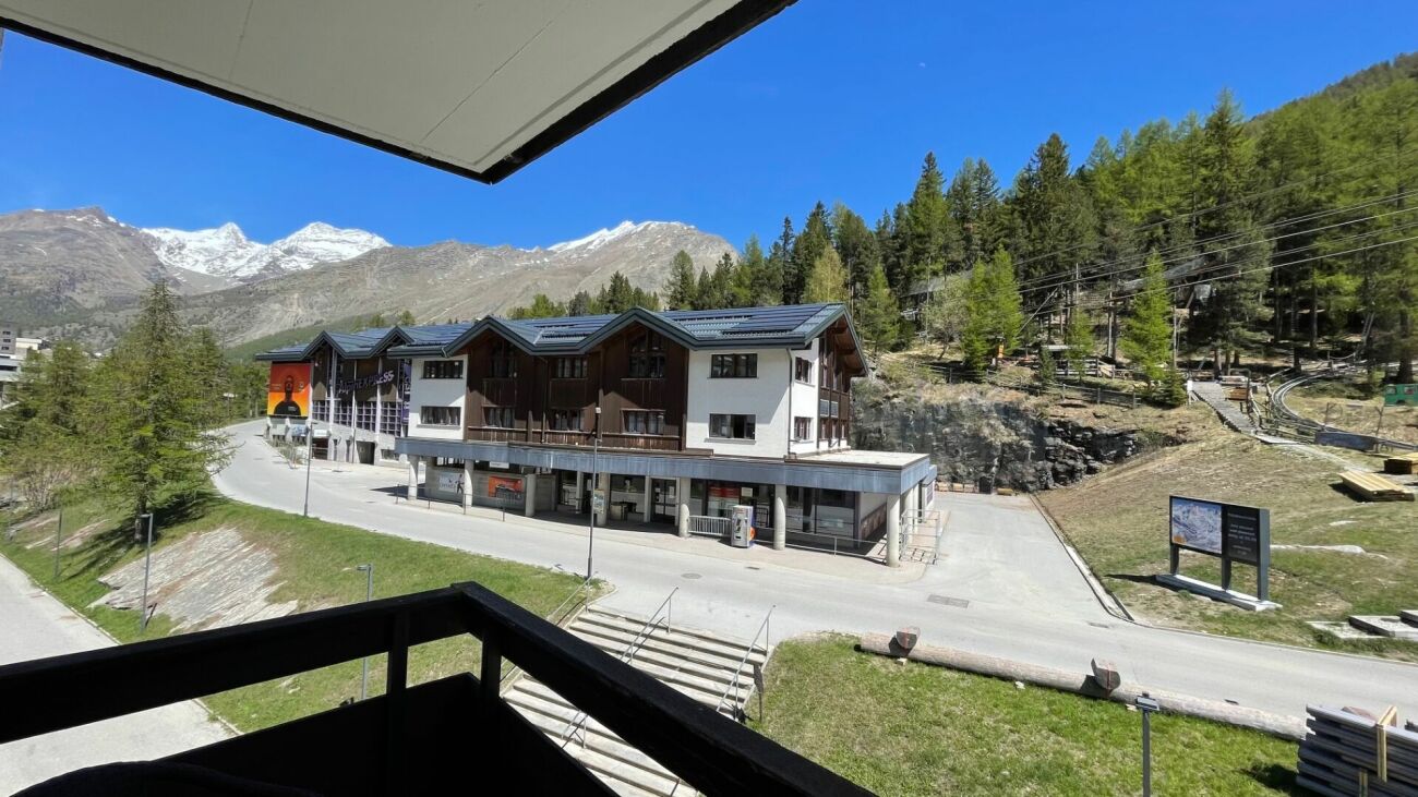 Lage - Lage - Lage! Sehr geräumige 3.5 Zimmerwohnung beim Alpin Express. Reserviert.