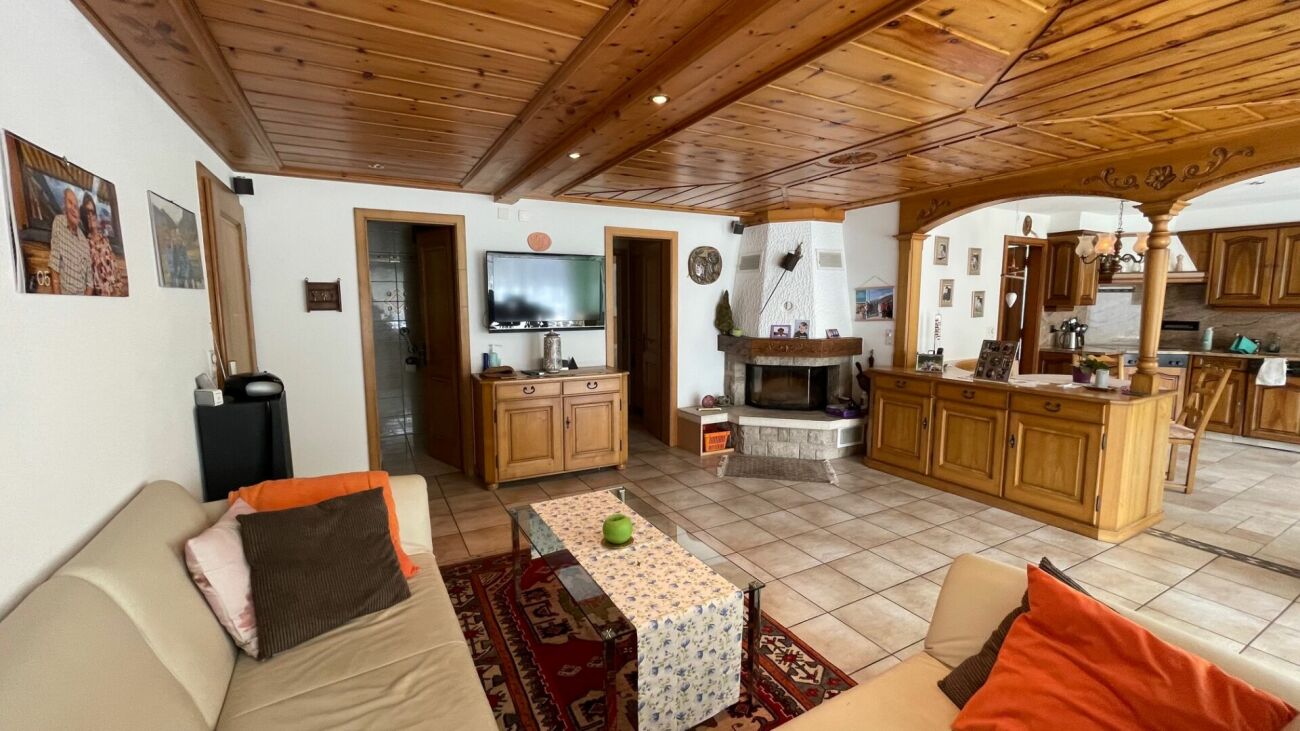 Lage - Lage - Lage! Sehr geräumige 3.5 Zimmerwohnung beim Alpin Express. Reserviert.