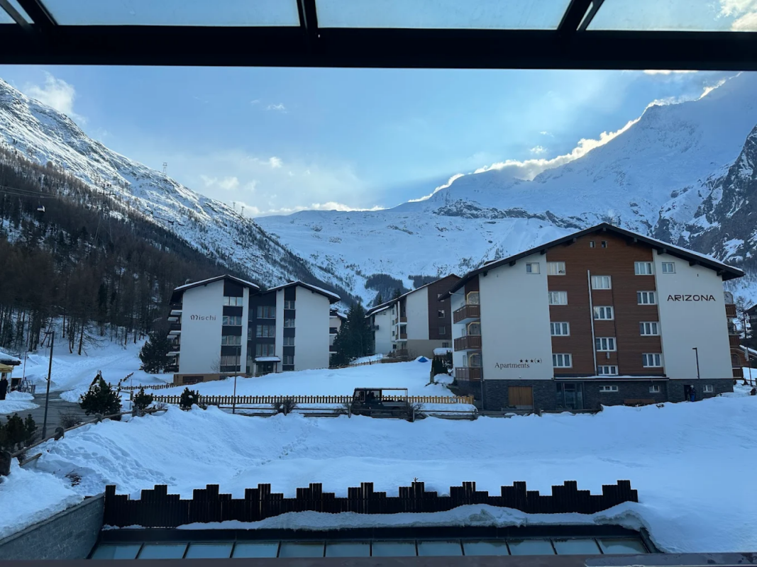 Lage - Lage - Lage! Sehr geräumige 3.5 Zimmerwohnung beim Alpin Express. Reserviert.