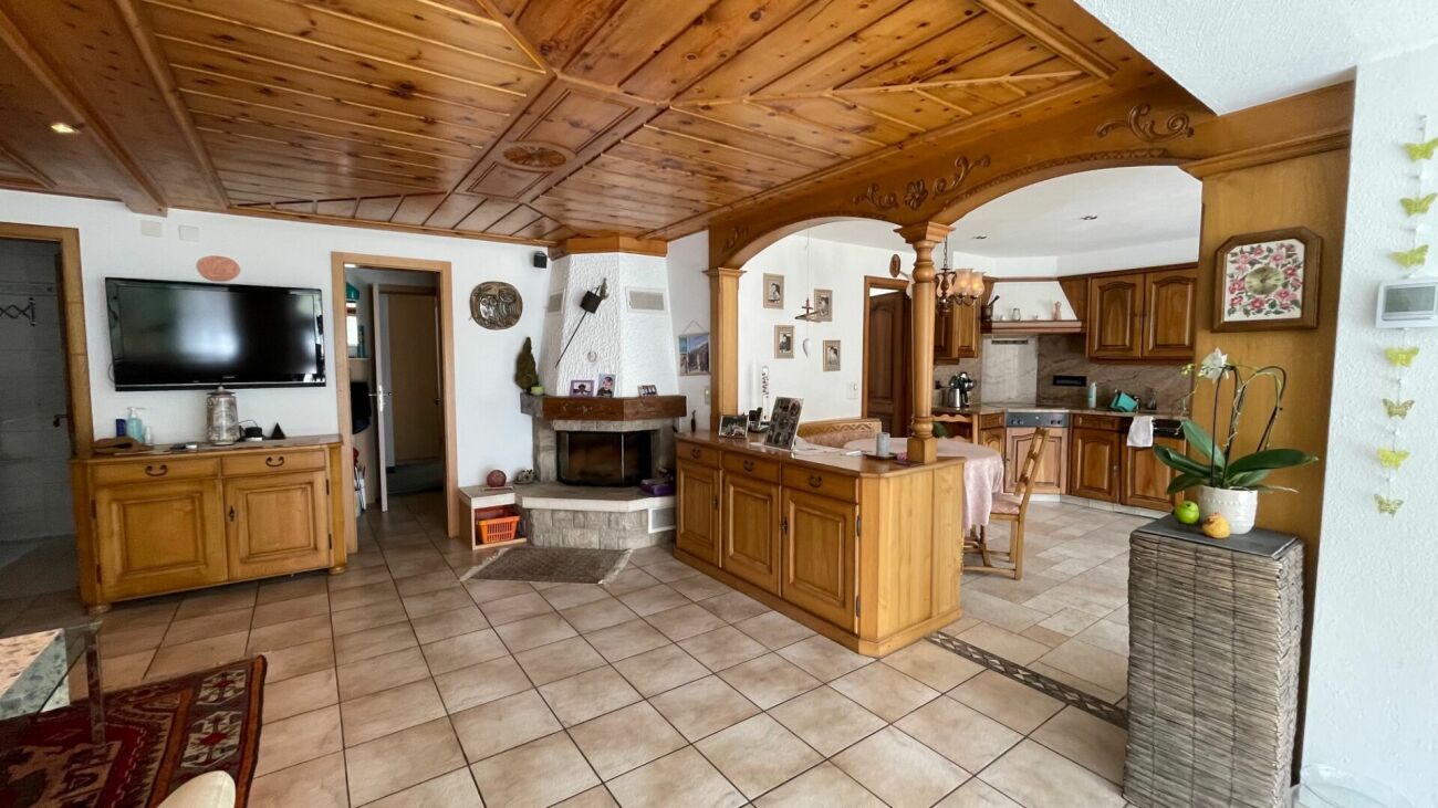 Lage - Lage - Lage! Sehr geräumige 3.5 Zimmerwohnung beim Alpin Express. Reserviert.