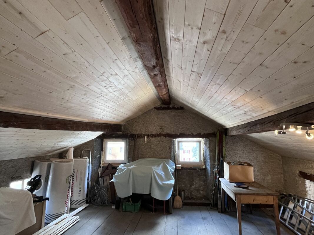 Studio Dachwohnung im alten Café du DOME in Saas-Grund.