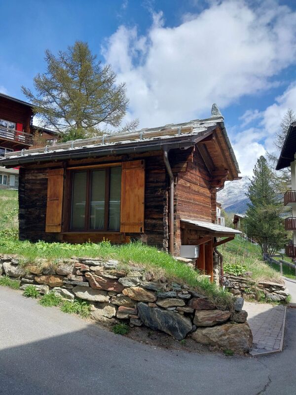 Nigelnagelneues Bijou in der sonnigen Wildi in Saas-Fee. Hauptwohnsitz = Wohn-und Steuersitz Saas-Fee.