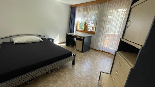 Moderne 4.5 Zimmerwohnung mit unverbautem Blick. 3. Stock Süd-Ost mit Morgen-und Nachmittagsonne. 5