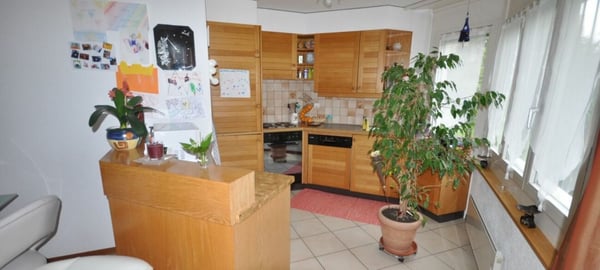 Geräumige 2,5 Zimmer Gartenwohnung mit privatem Garten und gedeckter Terrasse 1