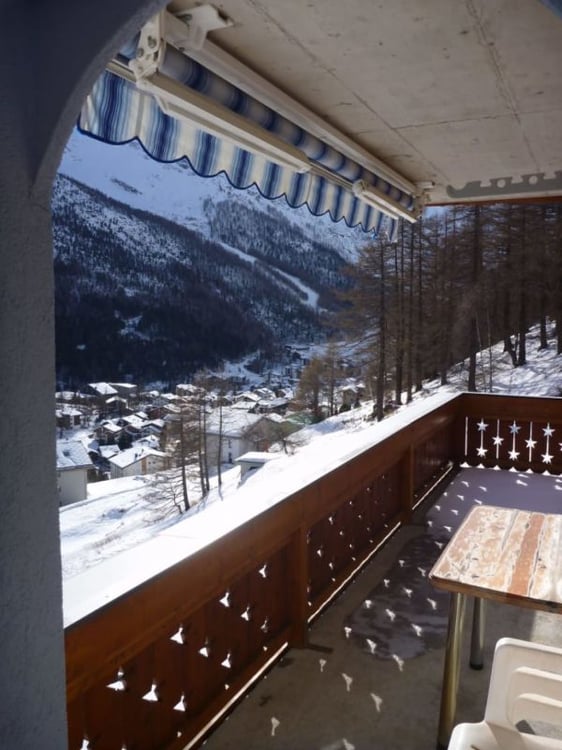 Sternschnuppe über den Wolken mit einzigartiger Terrasse mit Blick übers Dorf und Richtung Italien. 10