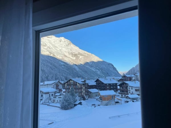 Primavera Saas-Grund. Neue 4.5 Zimmerwohnung, klassische Zweitwohnung ohne Mietverpflichtung. 12