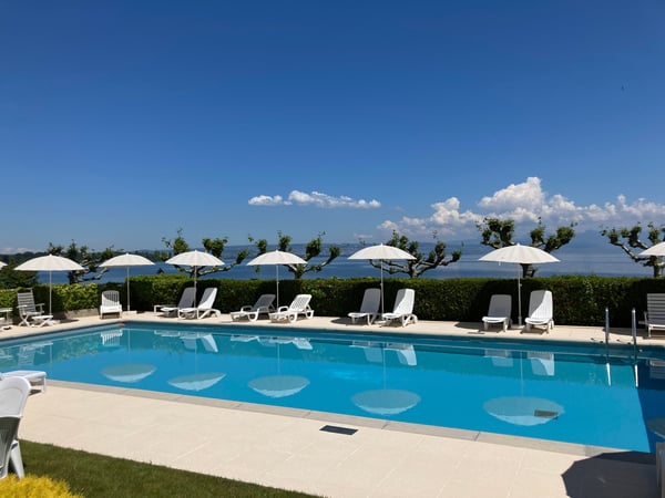 Appartement 3.5 pièces lumineux avec balcon et piscine à Saint-Prex 1