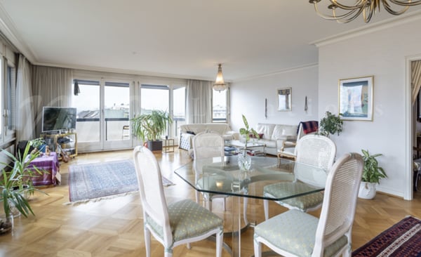 GRAND APPARTEMENT DE 6 PIECES AVEC BELLE VUE PANORAMIQUE SUR LA VILLE ET LES MONTAGNES 3