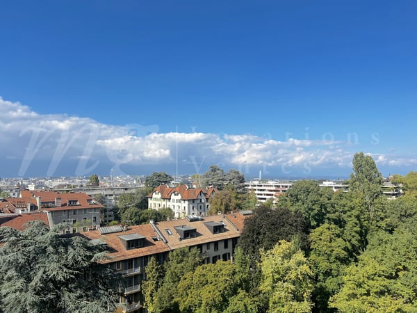 GRAND APPARTEMENT DE 6 PIECES AVEC BELLE VUE PANORAMIQUE SUR LA VILLE ET LES MONTAGNES 1