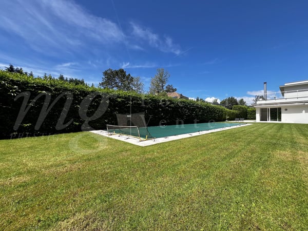 En exclusivité ! SUPERBE MAISON CONTEMPORAINE DE 420 M2 AVEC GRAND JARDIN ET PISCINE 3