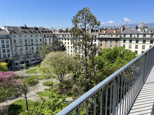 SUPERBE ATTIQUE DE 170 m2 AVEC VUE SUR LE DEGAGEE SUR LE LAC 8