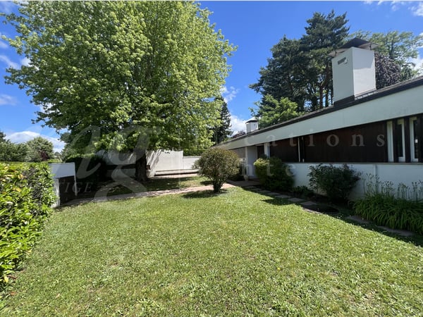 RAVISSANTE MAISON FAMILIALE AVEC 5 CHAMBRES ! INDIVIDUELLE ET GRAND JARDIN ET PISCINE 2