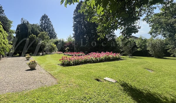TRES GRAND APPARTEMENT FAMILIAL 8 PIECES AVEC JARDIN - VUE PARTIELLE LAC 4