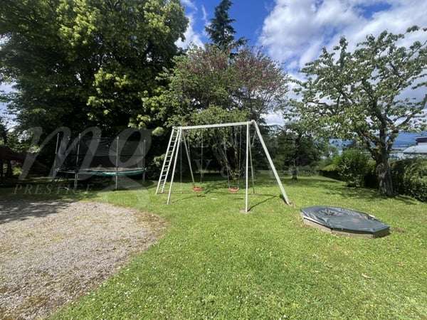 TRES GRAND APPARTEMENT FAMILIAL 8 PIECES AVEC JARDIN - VUE PARTIELLE LAC 5