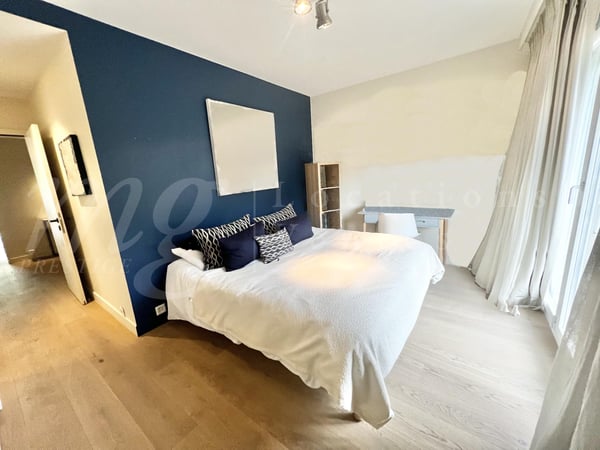 SUPERBE APPARTEMENT DE 7 PIECES DE 250 m2 AVEC LARGE TERRASSE -+ 3 BALCONS ET VUE DEGAGEE 13