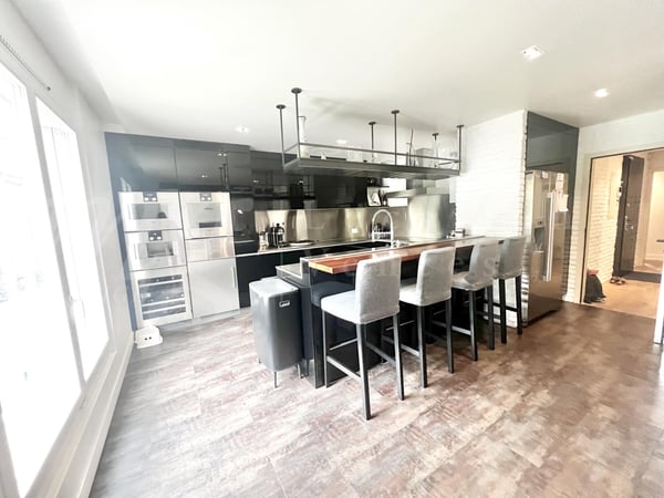 SUPERBE APPARTEMENT DE 7 PIECES DE 250 m2 AVEC LARGE TERRASSE -+ 3 BALCONS ET VUE DEGAGEE 9
