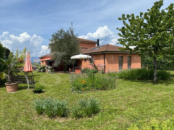 GRANDE MAISON INDIVIDUELLE FAMILIALE DE 250 m2 hab - RAVISSANT JARDIN CLOTUREE DE 1000 m2 - Calme 1