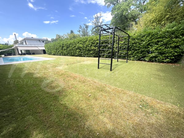 En exclusivité ! MAGNIFIQUE MAISON MODERNE DE 300 M2 AVEC GRAND JARDIN ET PISCINE 1
