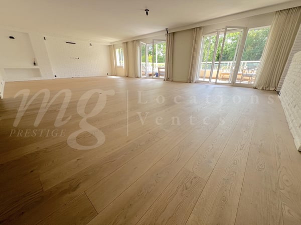 SUPERBE APPARTEMENT DE 7 PIECES DE 250 m2 AVEC LARGE TERRASSE -+ 3 BALCONS ET VUE DEGAGEE 4